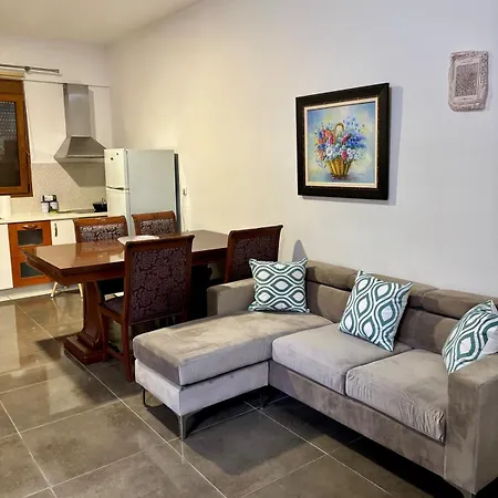 Eleni Seaside Retreat Apartment